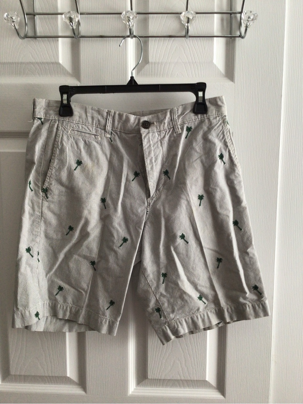 GAP Light Gray Shorts with Green Palm Embroidery